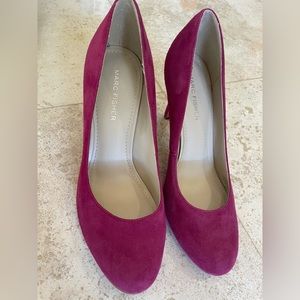 Faux suede Marc fisher plum colored heels